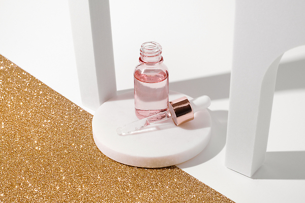 포토 JPG 해외이미지 얼굴 분홍색 백그라운드 자연 유리 건강 그림자 가면 사람없음 치료 뷰티 약 장미 스파 화장품 흰색 신선 투명 액체 황금 빨래 상품 피부 유기농 아로마 로션 스킨케어 아로마테라피 테라피 내추럴 여드름 돌봄 수분크림 에센스 피펫 노화 해외202310 해외포토 웰빙 꽃 컬러 컨셉 가사 의학 모션 재질 실험기구 신체부위 생태계 파일형식