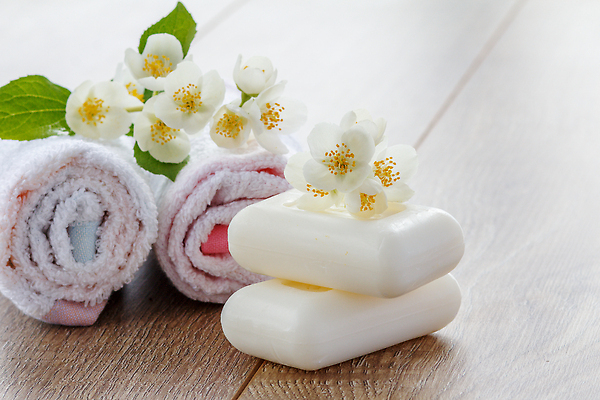 포토 JPG 해외이미지 꽃 신체 재료 자연 휴식 건강 사람없음 목재 치료 세트 수건 뷰티 약 상점 스파 목욕 화장품 욕실 흰색 마사지 상품 피부 오브젝트 아로마 비누 향 아로마테라피 테라피 내추럴 돌봄 샤워실 위생관리 해외202310 해외포토 나무 식물 컬러 컨셉 의학 모션 관리 신체부위 위생용품 청결 생태계 샤워시설 파일형식