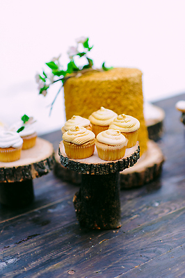 포토 JPG 해외이미지 전통 접시 꽃 음식 분홍색 컬러 결혼 백그라운드 오렌지 탁자 디저트 사탕 사람없음 목재 장식 컵 노란색 파티 쌓기 쿠키 과자 케이크 얼음 빵집 수확 흰색 고급 달콤 맛 설탕 컵케이크 먹기 크림 묘사 질감 모음 마카롱 프랑스어 페스츄리 프로스팅 맛있는 해외202310 해외포토 자연요소 나무 식물 문자 식기 빵 가구 컨셉 농업 과일 재료 모션 이벤트 상점 제빵 파일형식