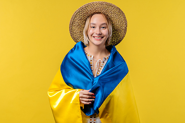 포토 JPG 해외이미지 학생 라이프스타일 배너 여자 교육 행복 유럽 문화 물결 흑인 장난 바람 휴가 한명 미소 풍경 뷰티 축제 자유 축하 깃발 심볼 전쟁 애국심 독립 독립기념일 몽상가 우크라이나 전국 필승 해외202310 해외포토 자연요소 서양인 1 기념일 감정 나라 컨셉 날씨 표정 사람 생활 우승 파일형식