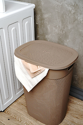 포토 JPG 해외이미지 가사 집안 실내 사람없음 수건 빨래 드럼세탁기 빨래바구니 해외202310 해외포토 내부 위생용품 바구니 세탁기 파일형식