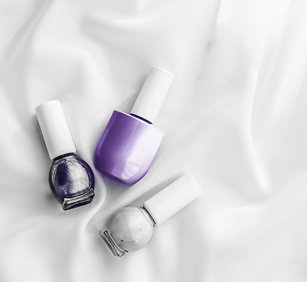 포토 JPG 해외이미지 백그라운드 사람없음 보라색 우아함 흰배경 매니큐어 구김 카피스페이스 해외포토 컬러 컨셉 모션 화장품 공백 흰색 파일형식