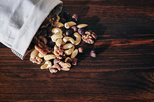 포토 JPG 해외이미지 계절 음식 다이어트 가방 과일 재료 건조 건강 종류 요리 사람없음 여러개 에너지 견과류 시골 선택 혼합 굽기 삼베 에코 유기농 날것 땅콩 호두 아몬드 칼로리 비타민 건강식 개암나무 단백질 섞기 식용 채식주의자 캐슈넛 피스타치오 개암 카피스페이스 해외202310 해외포토 나무 웰빙 잡화 열매 다수 컨셉 환경 공백 구이 채식 영양소 파일형식 천_직물