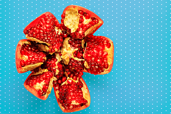 포토 JPG 해외이미지 음식 컬러 조각 백그라운드 과일 부분 자연 디저트 건강 씨앗 사람없음 빨간색 식사 신선 달콤 맛 낟알 자르기 먹기 유기농 석류 분열 비타민 덩어리 내추럴 가넷 깨짐 숙성 이국적 작살 채식주의자 터키석 카피스페이스 비건 맛있는 해외202310 해외포토 식물 웰빙 컨셉 모션 공백 보석 생태계 채식 영양소 파일형식