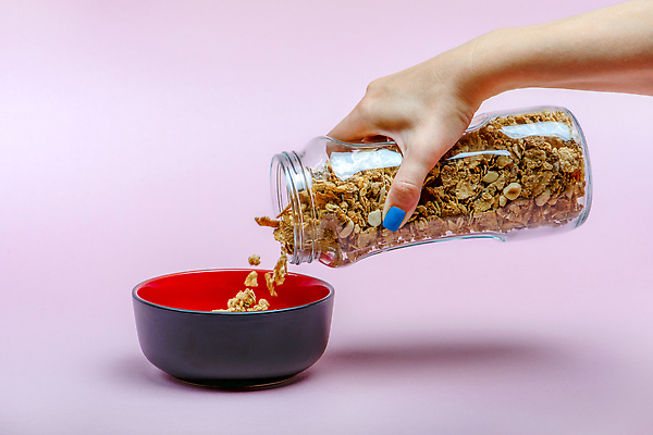 포토 JPG 해외이미지 손 음식 분홍색 조각 백그라운드 다이어트 재료 포장 텍스트 유리 아침 건조 건강 종류 옥수수 씨앗 사람없음 검은색 식사 신선 사발 붓기 아침식사 혼합 낟알 시리얼 밀 유기농 만들기 흙더미 건강식 내추럴 뮤즐리 오트밀 채식주의자 귀리 맛있는 해외202310 해외포토 주간 식물 웰빙 컬러 모션 재질 곡류 신체부위 흙 사기그릇 채식 파일형식 더미