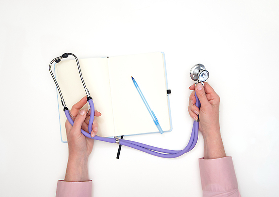 포토 JPG 해외이미지 직업 학생 손 여자 종이 컨셉 유니폼 청진기 노동자 건강 병원 사람없음 치료 사무실 펜 진료 시험 환자 의사 잡기 업무 역사 은색 질병 연습 서비스 서식 문서 처방 보험 인턴 치료사 헬프 카피스페이스 해외202310 해외포토 옷 교육 컬러 비즈니스 의학 의료기기 모션 사람 신체부위 필기구 공백 의료진 작업 도움 파일형식