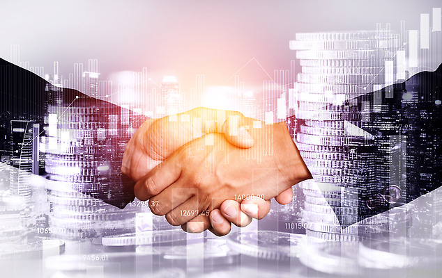 포토 JPG 해외이미지 손 백그라운드 돈 악수 신체부위 금융 동전 성장 투자 동전탑 주식표 다중노출 해외202310 해외포토 비즈니스 촬영기법 사람 손짓 경제 쌓기 재산 주식 파일형식