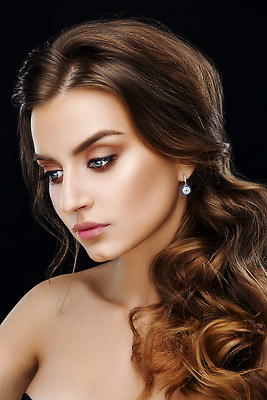 포토 JPG 해외이미지 백인 모델 1 긴머리 헤어스타일 응시 여자 얼굴 실내 건강 한명 사람 금발 뷰티 유행 상점 화장품 고급 피부 공평 내추럴 완벽 이상 해외202310 해외포토 서양인 시선 컨셉 내부 신체부위 파일형식