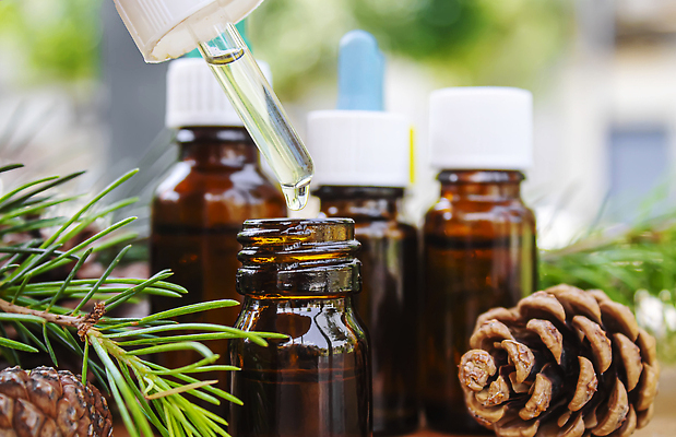 포토 JPG 해외이미지 근접촬영 사람없음 갈색 오일 솔방울 아로마테라피 내추럴 에센스 오일병 해외202310 해외포토 음식 뷰포인트 컬러 화장품 테라피 파일형식