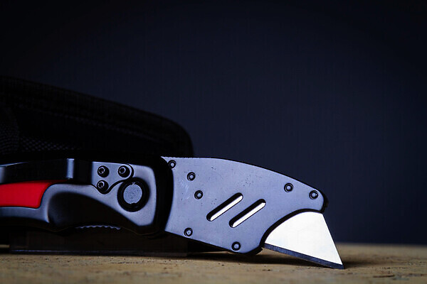 포토 JPG 해외이미지 디자인 종이 조각 백그라운드 문구용품 사람없음 빨간색 사무실 노란색 금속 힘 장비 기구 공구 업무 작업 칼날 작업실 칼 수리 상품 위험 작음 플라스틱 자르기 철 오브젝트 싱글 날카로움 면도기 수공예 편리함 판지 고립 절개 철강 커터 하드웨어 공급 해외202310 해외포토 컬러 컨셉 비즈니스 모션 재질 컴퓨터 위생용품 도구 크기 공예 파일형식