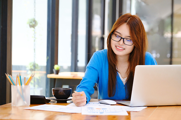 포토 JPG 해외이미지 비즈니스 설계 직장 한명 금융 경제 자료 공연 성장 작업 비즈니스우먼 시장 재산 결과 주식 위험 분석 무역 컨설턴트 투자 이익 수익 가치 회계 비율 경영 계좌 수입 자금 회계사 해외202310 해외포토 직업 1 여자 산업 컨셉 돈 회사 사람 이벤트 직장인 전문직 상담 파일형식