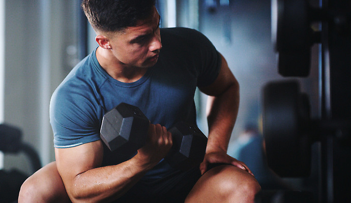 포토 JPG 해외이미지 남자 근육 한명 들기 상반신 성인 앞모습 운동 아령 헬스장 자신감 성인남자한명만 해외202310 해외포토 1 감정 뷰포인트 모션 건강 사람 헬스 남자한명만 성인남자만 파일형식