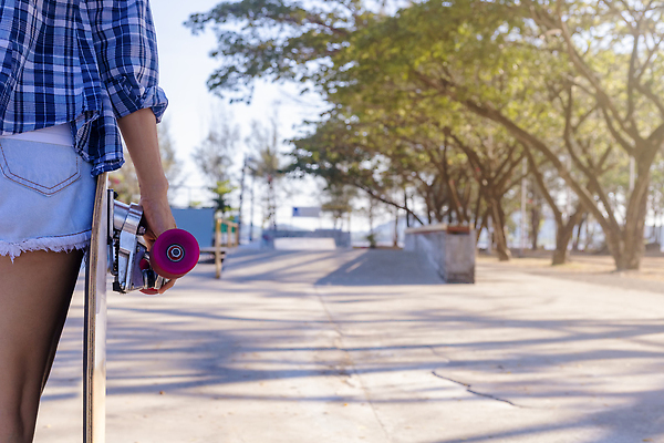 포토 JPG 해외이미지 백인 라이프스타일 공원 스포츠 백그라운드 아침 추상 휴식 거리 관리 한명 사람 경사 성인 취미 야외 10대 여름 청춘 뷰티 유행 스케이트 청바지 잡기 도시 스케이트보드 닫기 스케이터 인기 스타일 힙스터 해외202310 해외포토 주간 서양인 1 계절 공공시설 패션 스포츠용품 컨셉 무늬 바지 모션 청소년 운동선수 생활 보드_스포츠 파일형식
