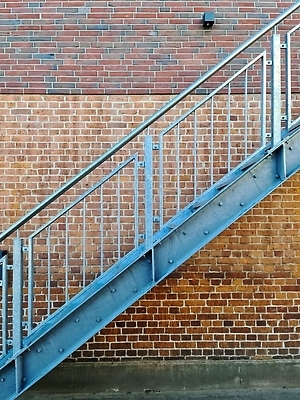 포토 JPG 해외이미지 디자인 외관 산업 벽 백그라운드 비즈니스 건축양식 사다리 창문 난간 유리 하늘 바닥 주택 사람없음 내부 건물 목재 파란색 빛 사무실 문 계단 금속 바위 흰색 도시 복도 터널 역 철 에스컬레이터 단계 옛날 철강 콘크리트 해외202310 해외포토 나무 건축물 건축 길 컬러 재료 교통시설 재질 돌_바위 도구 파일형식