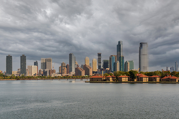 포토 JPG 해외이미지 구름 섬 건축양식 하늘 파노라마 병원 사람없음 건물 물 금융 여행객 미국 자유 도시 만 도심 박물관 뉴욕 정사각형 지역 폭풍 기념물 맨해튼 뇌우 랜드마크 저지 허드슨강 이민 해외202310 해외포토 자연요소 도형 건축물 건축 이동 컨셉 북아메리카 의학 날씨 촬영기법 사람 경제 강 파일형식