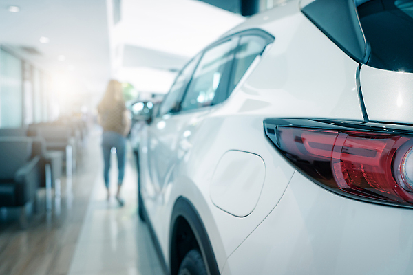 포토 JPG 해외이미지 산업 컨셉 회사 비즈니스 자동차 새로움 실내 사람없음 내부 뒷모습 빛 사무실 세일 상점 방 운전 흰색 센터 고급 구매 중개인 고객 서비스 쇼 딜러 소매 잡종 제비 보험 돌봄 렌탈 목록 임대 자동 해외202310 해외포토 직업 육상교통 뷰포인트 컬러 모션 조류 경제 쇼핑 파일형식