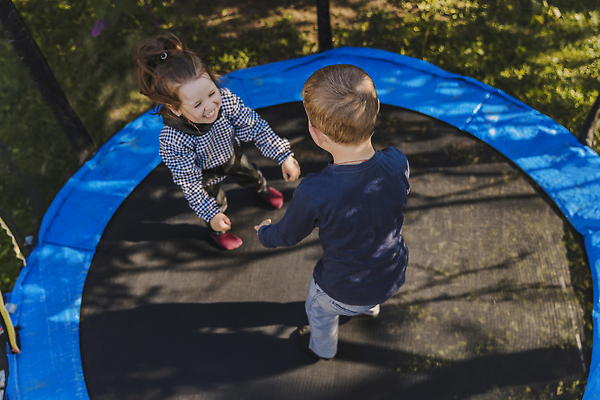 포토 JPG 해외이미지 백인 1 라이프스타일 공원 딸 행복 어린이 스포츠 포즈 모션 놀이 엄마 주택 건강 관리 미소 안전 사람 야외 두명 10대 여름 빛 점프 봄 기쁨 자유 놀이터 작음 지역 항공촬영 뒤뜰 진짜 튕기기 화창 해외202310 해외포토 서양인 계절 공공시설 감정 뷰포인트 컨셉 가족 청소년 날씨 표정 건물 생활 크기 파일형식