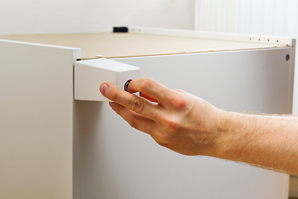 포토 JPG 해외이미지 직업 남자 가구 유니폼 모션 노동자 새로움 선반 아파트 주택 설명 사람 사람없음 내부 목재 장비 공구 나사 잡기 업무 작업실 드라이버 수리 캐비닛 목수 서비스 만들기 목공예 고정 주인 DIY 유지 국회 조립 공예가 설치 재주꾼 해외202310 해외포토 나무 옷 생활용품 컨셉 재료 취미 건물 도구 작업 공예 사물함 파일형식