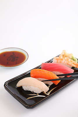 포토 JPG 해외이미지 접시 젓가락 사람없음 일본 초밥 회 신선 날것 간장 종지 해외202310 해외포토 그릇 식기 아시아 음식 수저 양념 일본음식 파일형식