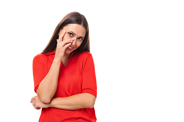 포토 JPG 해외이미지 백인 모델 학생 응시 여자 행복 감정 얼굴 백그라운드 셔츠 티셔츠 실내 관리 한명 미소 사람 성인 빨간색 30대 뷰티 흰색 흰배경 흥분 블라우스 긍정 고립 카피스페이스 해외202310 해외포토 서양인 1 시선 컬러 컨셉 상의 표정 내부 신체부위 장년 공백 파일형식