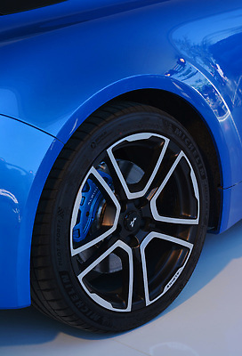 포토 JPG 해외이미지 모델 디자인 산업 스포츠 포즈 교통시설 자동차 미래 새로움 이벤트 사람없음 파란색 경쟁 운전 프랑스 바퀴 고급 전시회 속도 스포츠카 쇼 딜러 고무 세대 모터 모터쇼 자동 해외202310 해외포토 유럽 육상교통 컬러 교통 컨셉 모션 전시 시설 파일형식