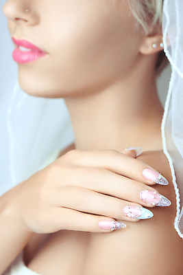 포토 JPG 해외이미지 라이프스타일 손 디자인 드레스 여자 결혼 손가락 결혼식 휴식 건강 미술 사람 사람없음 치료 뷰티 유행 상점 스파 화장품 흰색 못 화려 고급 우아함 손톱관리 손톱 미용사 피부 광택 프랑스어 돌봄 스타일 해외202310 해외포토 직업 문자 옷 컬러 컨셉 의학 모션 문화예술 이벤트 생활 신체부위 공구 네일아트 파일형식