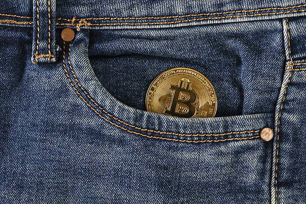 포토 JPG 해외이미지 손 백그라운드 컨셉 돈 인터넷 비즈니스 사람없음 금융 경제 달러 금속 디지털 동전 웹 저축 성장 청바지 네트워크 지갑 재산 황금 암호 주식 주머니 발굴 사이버 심볼 무역 투자 상업 전자 월급 수입 가상 해외202310 해외포토 산업 바지 재질 신체부위 파일형식