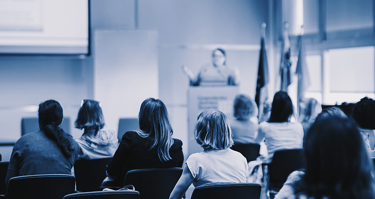 포토 JPG 해외이미지 직업 여자 교육 비즈니스 사업가 학교 회의 사람 이벤트 사람없음 스터디 카메라 강사 비즈니스우먼 발표 가르침 개울 그룹 작업실 토론 강의 강당 경영자 리더 대학교 방송 일반 세미나 생존 해외202310 해외포토 전자제품 학습 강 직장인 파일형식