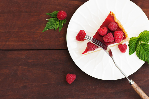 포토 JPG 해외이미지 무료이미지 포크 디저트 사람없음 케이크 달콤 산딸기 라즈베리파이 해외202310 해외포토 식기 음식 과일 맛 파일형식