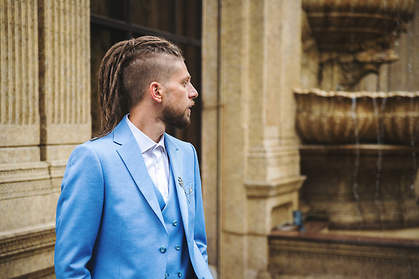 포토 JPG 해외이미지 백인 모델 1 헤어스타일 응시 남자 비즈니스 성공 수염 한명 서기 정장 20대 성인 비즈니스맨 자신감 힙스터 해외202310 해외포토 서양인 시선 옷 패션 감정 컨셉 모션 사람 청년 직장인 파일형식