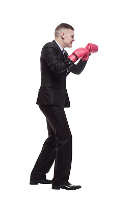 포토 JPG 해외이미지 전신 남자 한명 서기 정장 성인 옆모습 손들기 권투 권투글러브 성인남자한명만 해외202310 해외포토 1 옷 뷰포인트 모션 사람 격투기 글러브 남자한명만 성인남자만 파일형식