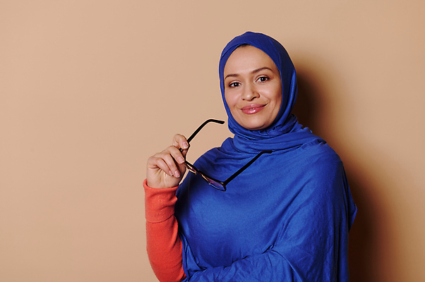 포토 JPG 해외이미지 종교 안경 중년 사업가 성공 고글 건강 한명 사람 뷰티 유행 교사 비즈니스우먼 자신감 우아함 고객 시력 비전 안과 다민족 시력검사 고립 광학 스타일 검안사 해외202310 해외포토 직업 1 잡화 여자 감정 컨셉 비즈니스 병원 성인 직장인 검사_조사 파일형식 안경사