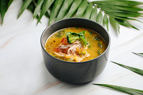 포토 JPG 해외이미지 접시 음식 재료 부분 태국 고추 요리 동양인 사람없음 옆모습 가로 컬러풀 식당 식사 저녁식사 치킨 뜨거움 사발 수프 허브 메뉴 점심식사 맛있는 해외202310 해외포토 식물 식기 아시아 뷰포인트 컬러 채소 인종 상점 사기그릇 닭고기요리 파일형식