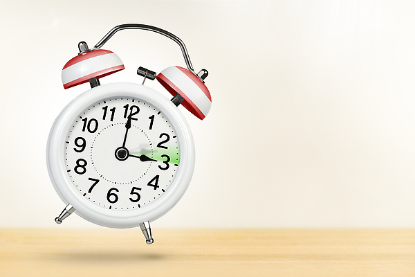 포토 JPG 해외이미지 1 얼굴 시계 백그라운드 컨셉 겨울 비즈니스 화살 아이디어 사람없음 파란색 사무실 햇빛 숫자 우주 봄 흰색 시간 잠 절약 원형 변화 오스트리아 손목시계 사인 회전 공포 타이머 넘어짐 마감 분 충고 표준 해외202310 해외포토 도형 문자 계절 유럽 컬러 장신구 모션 신체부위 태양 파일형식