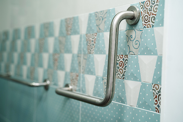 포토 JPG 해외이미지 할머니 벽 의자 난간 호텔 주택 통 건강 병원 손잡이 안전 사람없음 힘 목욕 놀이방 장비 욕실 환자 간호사 잡기 도움 바 은퇴 휠체어 화장실 기저귀 병실 여관 장애 돌봄 변기통 샤워실 옛날 철책 헬프 접근 해외202310 해외포토 여자 노년 가구 컨셉 의학 모션 숙소 건물 청결 아기용품 의료진 샤워시설 파일형식