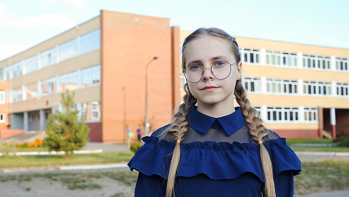 포토 JPG 해외이미지 학생 응시 여자 교육 행복 안경 얼굴 어린이 백그라운드 가방 배낭 학교 성공 갈색머리 한명 미소 사람 성인 10대 스터디 여행객 카메라 믿음 헤드폰 기쁨 방 자신감 치아 8 스마트 사인 대학교 긍정 포인트 고립 심각 해외202310 해외포토 1 헤어스타일 시선 잡화 감정 음향기기 컨셉 청소년 표정 신체부위 금융 전자제품 학습 숫자 소화기관 파일형식