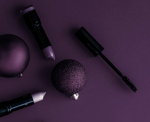 포토 JPG 해외이미지 사람없음 하이앵글 보라색 화장품 오브젝트 오너먼트 해외202310 해외포토 뷰포인트 컬러 크리스마스장식 뷰티 파일형식