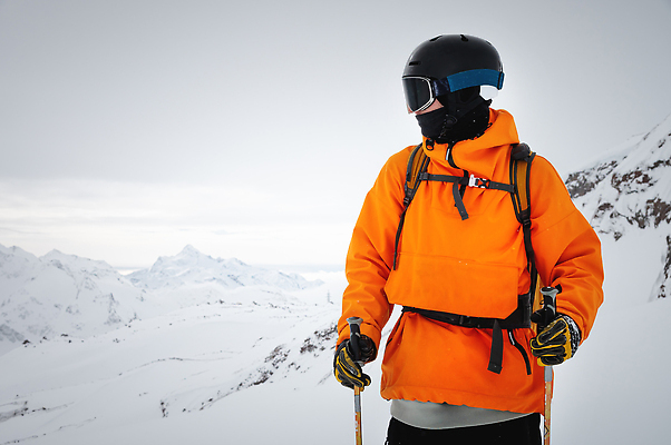 포토 JPG 해외이미지 1 라이프스타일 응시 남자 스포츠 여행 백그라운드 겨울 자연 휴가 스키 고글 산 한명 사람 경사 야외 빨간색 추위 흰색 막대기 정상 헬멧 휴양지 알프스 스키선수 무임승차 절정 해외202310 해외포토 시선 계절 유럽 컬러 겨울스포츠 운동선수 생활 장소 승차 보호장비 생태계 파일형식