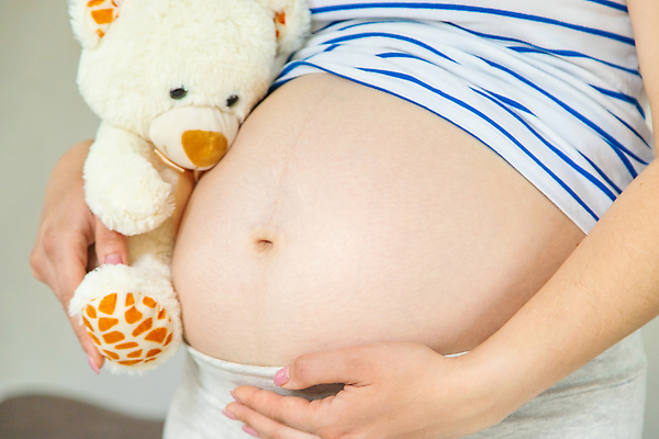 포토 JPG 해외이미지 손 배너 여자 행복 어린이 컨셉 곰 포옹 엄마 친절 새로움 건강 사랑 사람 앉기 성인 사람없음 부모 장난감 뷰티 귀여움 임산부 임신 터치 흰색 아기 잡기 큼 예측 태아 돌봄 바디케어 복부 카피스페이스 해외202310 해외포토 동물 감정 컬러 포유류 가족 안기 모션 신체부위 공백 크기 파일형식