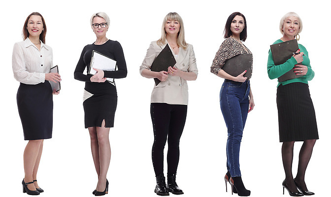 포토 JPG 해외이미지 전신 여자 서기 들기 정장 여러명 성인 비즈니스우먼 서류판 성인여자만 해외202310 해외포토 옷 다수 비즈니스 모션 사람 사무용품 직장인 여자만 성인만 파일형식