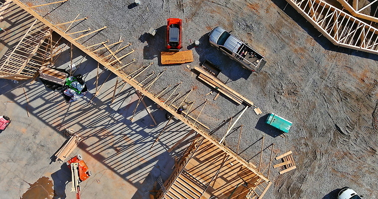 포토 JPG 해외이미지 외관 산업 지붕 주택 프레임 건설업 사람없음 건물 목재 건설현장 껍질 수리 뼈대 연립주택 잡동사니 개발 수목 합판 해외202310 해외포토 나무 건축물 재료 파일형식