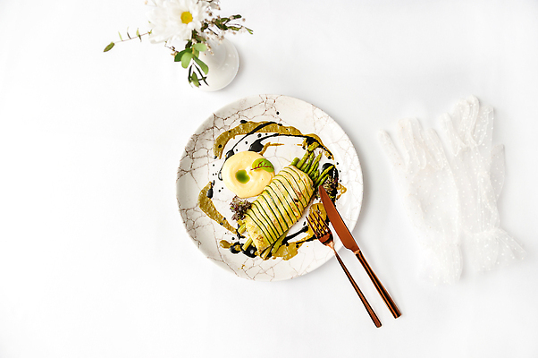 포토 JPG 해외이미지 접시 꽃 화분 장갑 사람없음 분위기 아스파라거스 플레이팅 해외202310 해외포토 식물 식기 잡화 컨셉 채소 상차림 파일형식