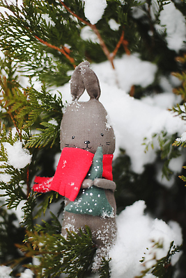 포토 JPG 해외이미지 동물 전통 디자인 배너 계절 행복 백그라운드 크리스마스 겨울 휴가 새해 크리스마스카드 기념 아이디어 선물 사람없음 야외 장식 장난감 크리스마스트리 축제 축하 토끼 인사 눈송이 12월 엽서 해피뉴이어 구성 핸드메이드 크리스마스배경 안락 해외202310 해외포토 기념일 감정 컨셉 포유류 카드_감사 눈_날씨 반려동물 새해인사 예절 날짜 편지 파일형식