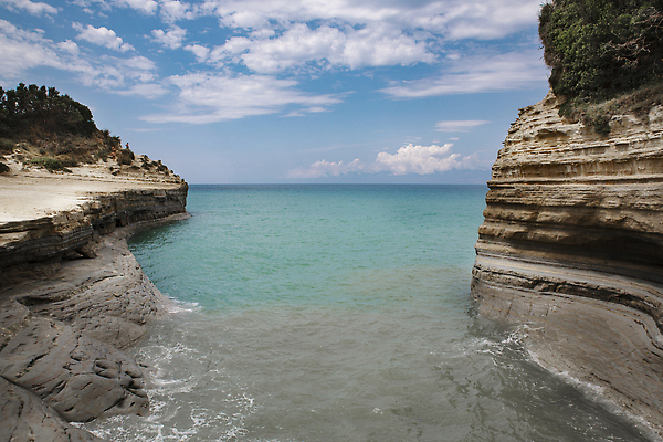 포토 JPG 해외이미지 유럽 어린이 모래 파도 바다 컬러 섬 여행 컨셉 지도 교통시설 휴가 산 항해 사람 성인 사람없음 야외 물 사무실 태양 뷰티 맑음 떨어짐 지중해 그리스 휴양지 그리스인 랜드마크 해외202310 해외포토 자연요소 서양인 나라 교통 배_교통 비즈니스 날씨 장소 시설 파일형식