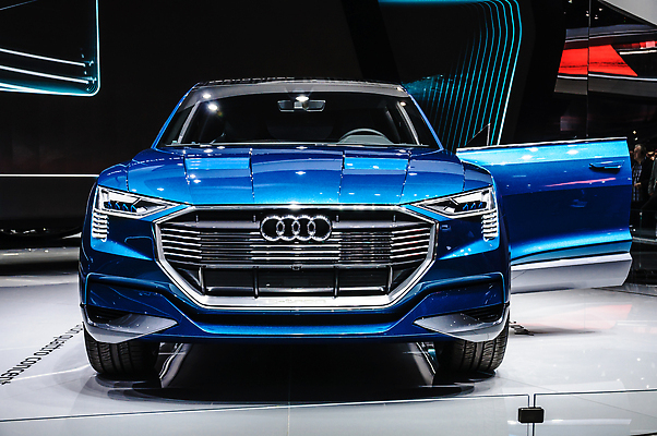 포토 JPG 해외이미지 유럽 컨셉 자동차 미래 사람없음 초록색 파란색 힘 재활용 에너지 E 에코 생태계 쇼 2015년 연료 잡종 충전 모터 모터쇼 베터리 생태학 요금 자동 해외202310 해외포토 알파벳 교육 나라 육상교통 컬러 환경 연도 친환경 파일형식