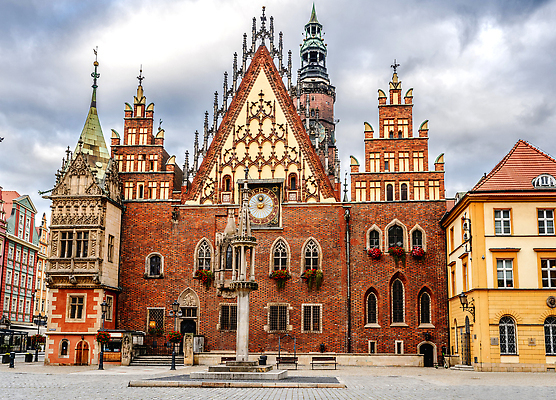 포토 JPG 해외이미지 전통 유럽 여행 건축양식 조명 사람없음 건물 탑 등불 도시 센터 역사 시장 야간 정사각형 광택 타운 시청 폴란드 랜드마크 브로츠와프 옛날 해외202310 해외포토 자연요소 도형 건축물 건축 나라 파일형식