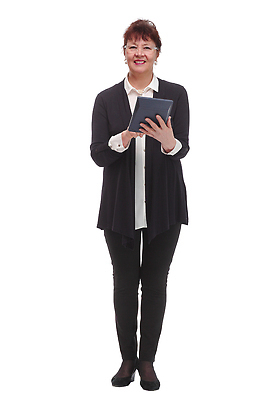 포토 JPG 해외이미지 전신 여자 안경 한명 들기 성인 앞모습 태블릿 흰색 성인여자한명만 해외202310 해외포토 1 잡화 뷰포인트 컬러 모션 사람 전자제품 스마트기기 여자한명만 성인여자만 파일형식