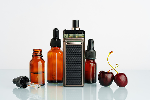 포토 JPG 해외이미지 사람없음 체리 흰배경 니코틴 니코틴중독 앰플 전자담배 해외202310 해외포토 백그라운드 과일 담배 흰색 중독 파일형식