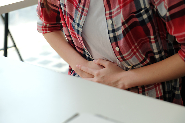 포토 JPG 해외이미지 라이프스타일 여자 직장 건강 한명 사람 동양인 고통 터치 질병 상처 문제 기간 복근 해외202310 해외포토 1 감정 회사 의학 근육 인종 생활 파일형식