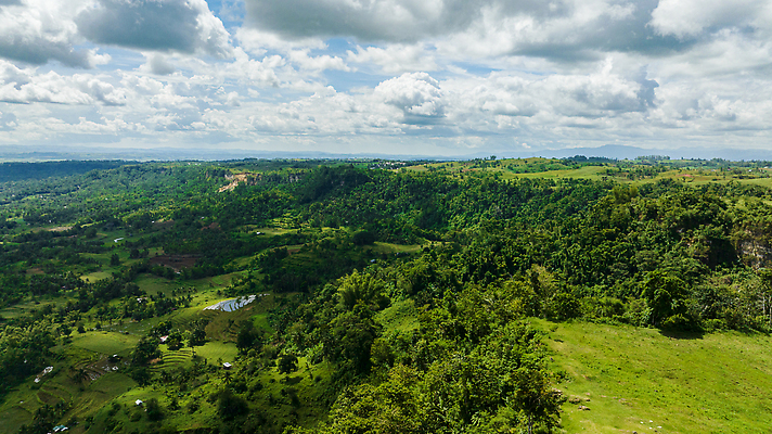 포토 JPG 해외이미지 식물 구름 밭 농업 자연 지팡이 산 풍경 사람없음 초록색 농작물 하이앵글 농장 농경지 계곡 농사 수확 성장 시골 신선 설탕 언덕 내추럴 항공촬영 밭일 조감도 해외202310 해외포토 자연요소 산업 뷰포인트 컬러 생태계 파일형식